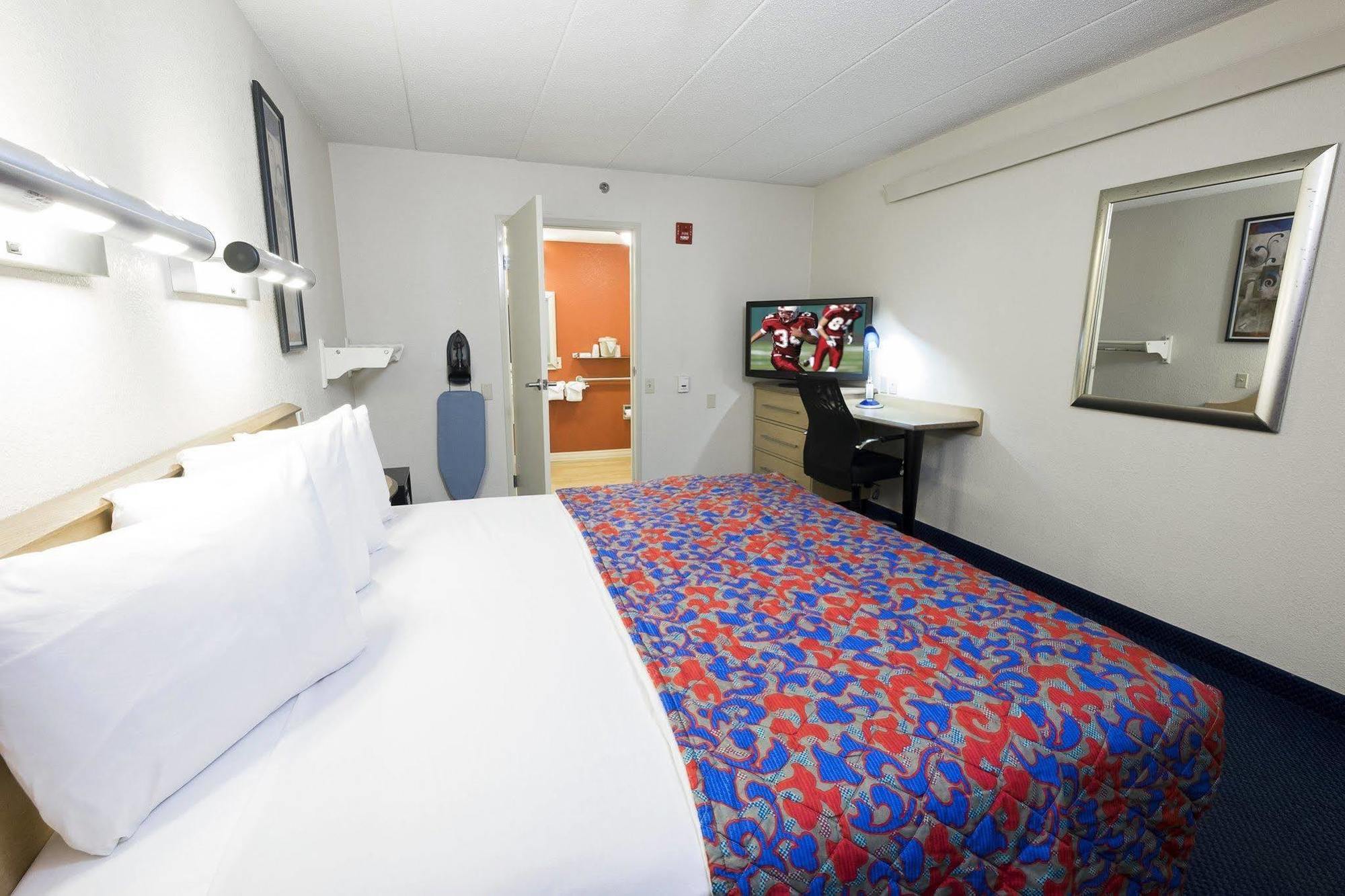Red Roof Inn Plus + Boston - Framingham Exterior photo