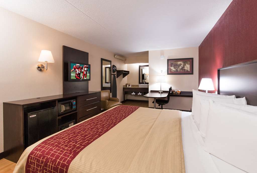 Red Roof Inn Plus + Boston - Framingham Room photo