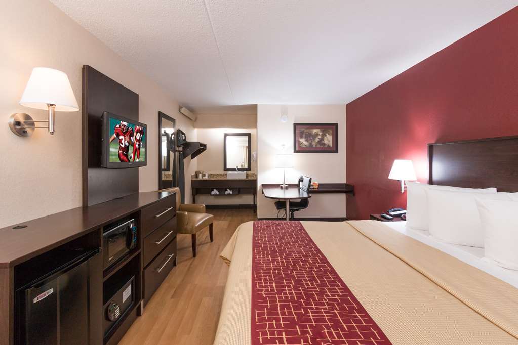 Red Roof Inn Plus + Boston - Framingham Room photo